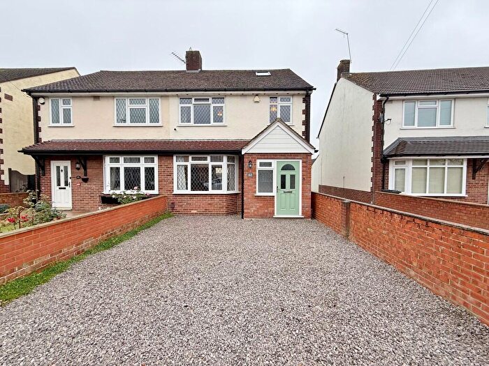 3 Bedroom Semi-Detached House For Sale In Old Manor Way, Drayton, PO6