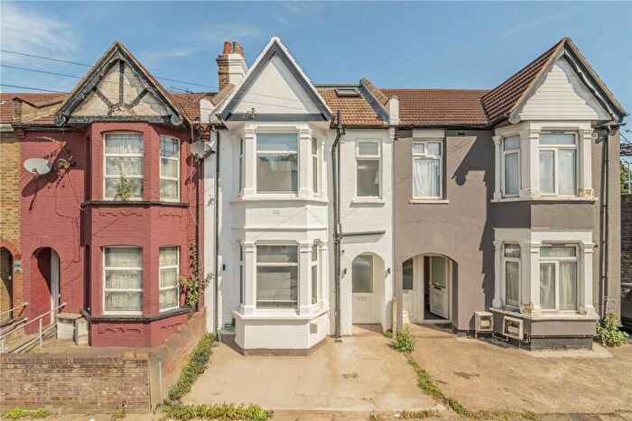 Apartment To Rent In Elspeth Road, Wembley, HA0