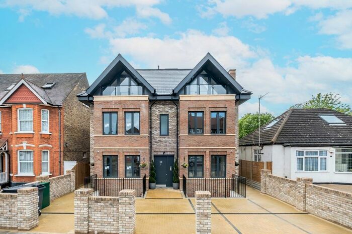 2 Bedroom Flat To Rent In Rosemont Road, London, W3