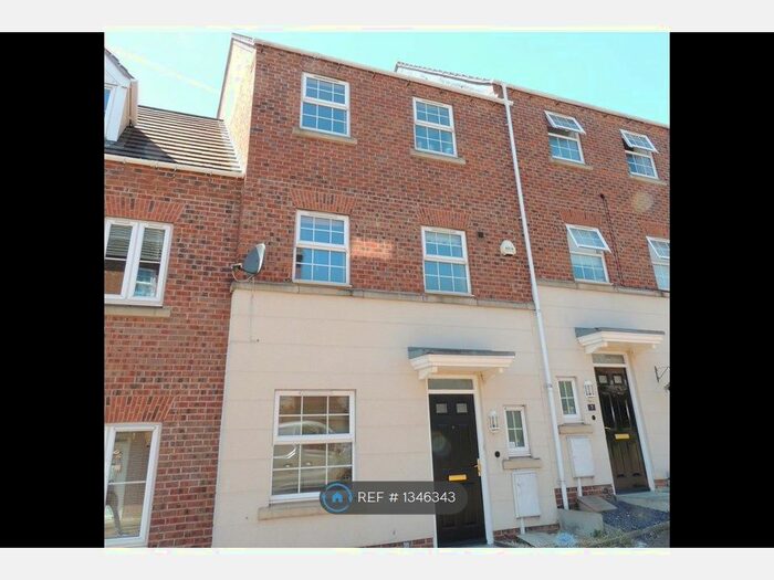 5 Bedroom Terraced House To Rent In Davies Way, Nottingham, NG5