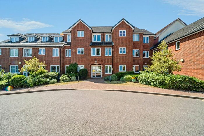 1 Bedroom Flat For Sale In Aylesbury Street, Bletchley, Milton Keynes, MK2
