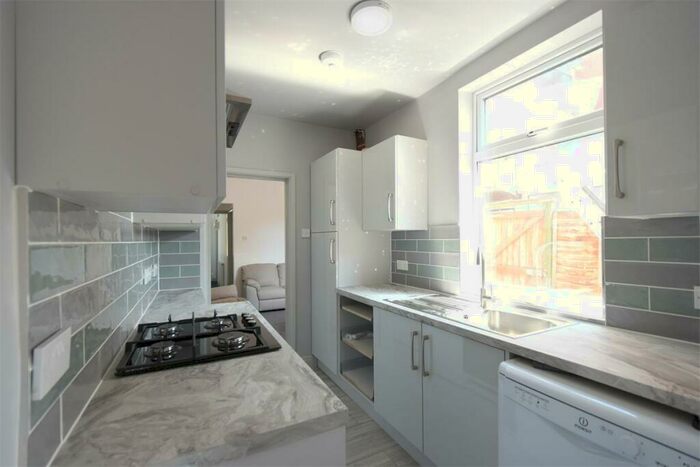 4 Bedroom Terraced House To Rent In Warwards Lane, Selly Oak. Mins Walk To University Of Birmingham Campus, B29