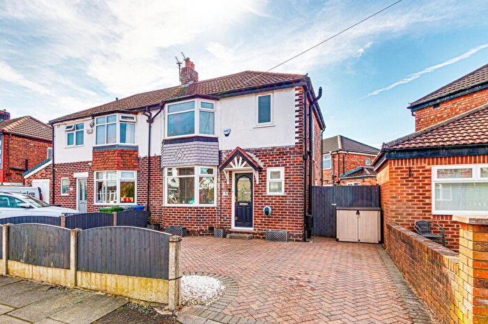 3 Bedroom Semi-Detached House For Sale In Roslyn Avenue, Flixton, Manchester, M41
