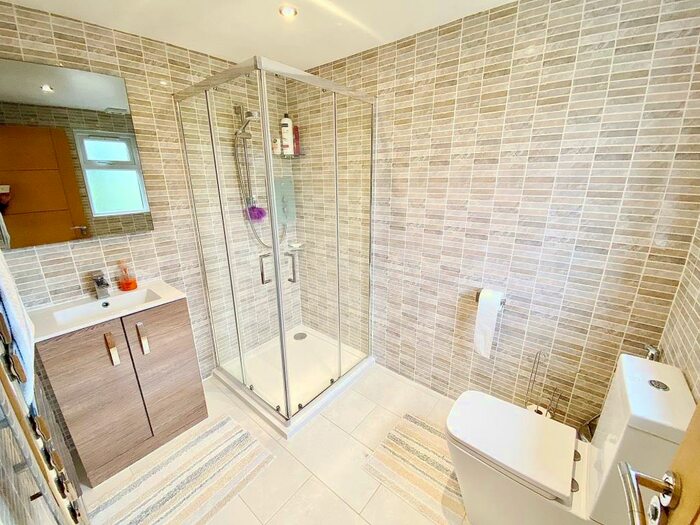 4 Bedroom House To Rent In Torquay Gardens, Redbridge, IG4