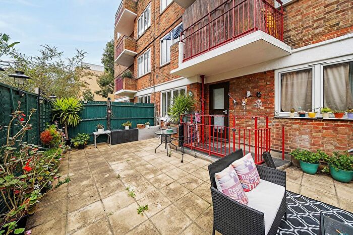 1 Bedroom Flat For Sale In Elmington Estate, London, SE5