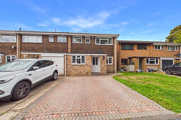 3 Bedroom End Of Terrace House For Sale In Charlecote Close, Farnborough, Hampshire, GU14