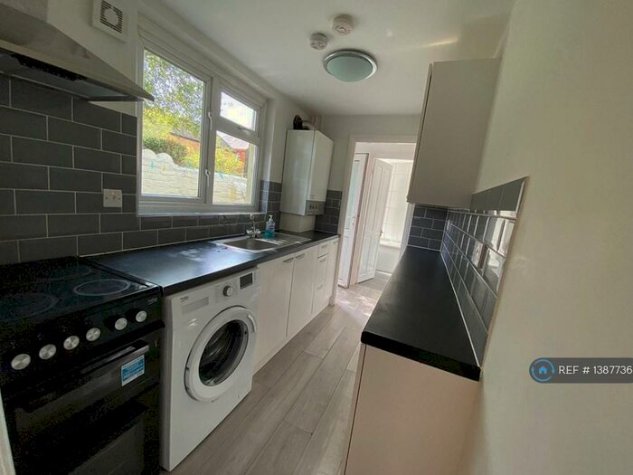 2 Bedroom Terraced House To Rent In Albany Road, Reading, RG30