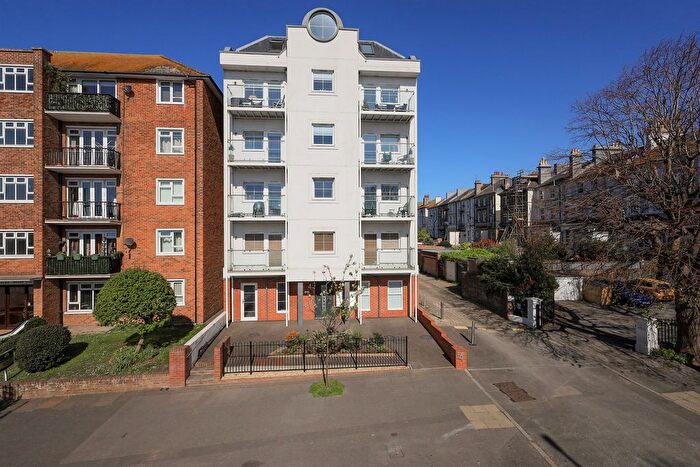 2 Bedroom Flat For Sale In The Avenue, Eastbourne, BN21