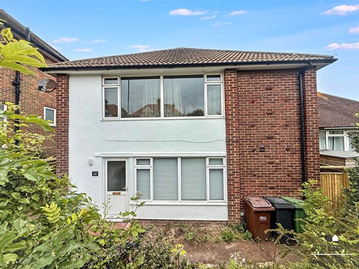 3 Bedroom Flat To Rent In East Dean Road, Eastbourne, BN20