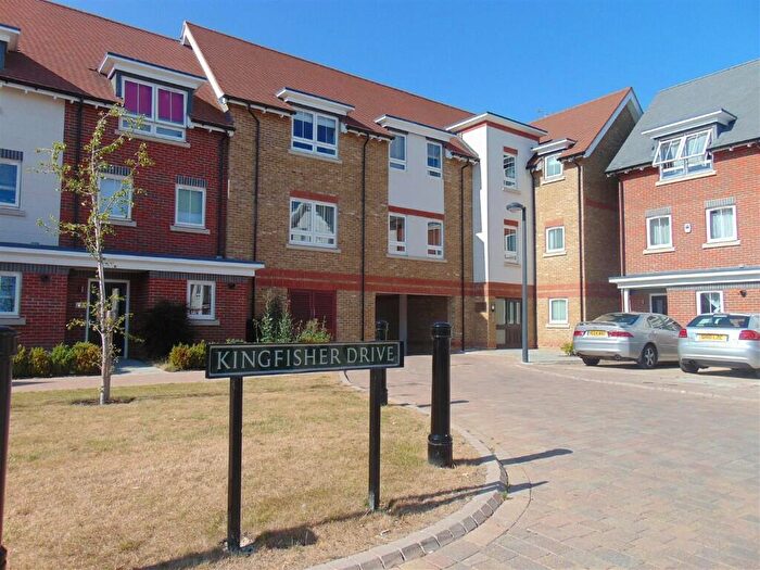 2 Bedroom Apartment To Rent In Kingfisher Drive, Maidenhead, SL6