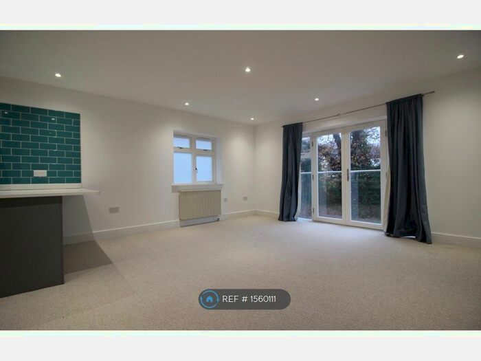 2 Bedroom Flat To Rent In Roke Road, Kenley, CR8