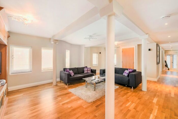 2 Bedroom Flat To Rent In Hyde Park Gate, London SW7