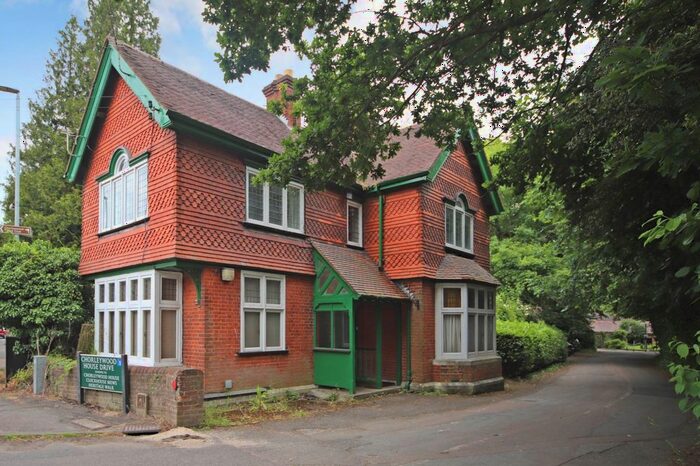 2 Bedroom Flat To Rent In Chorleywood House Drive, Rickmansworth Road, WD3