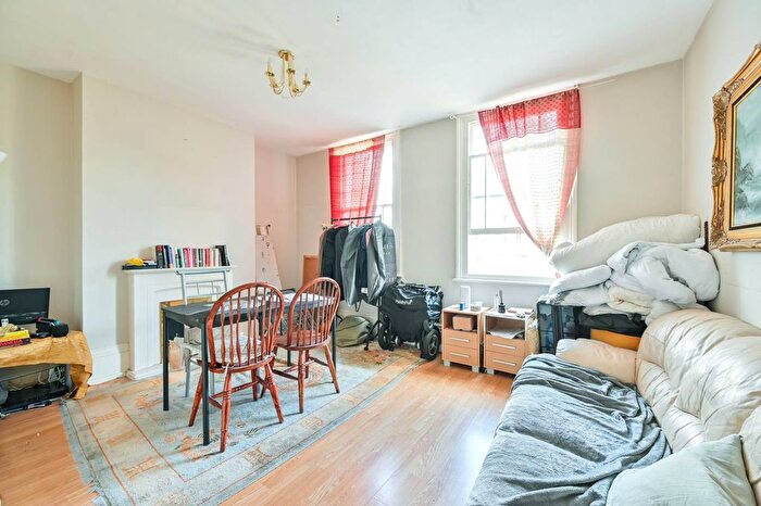 2 Bedroom Flat To Rent In Lorrimore Road, Elephant And Castle, London, SE17