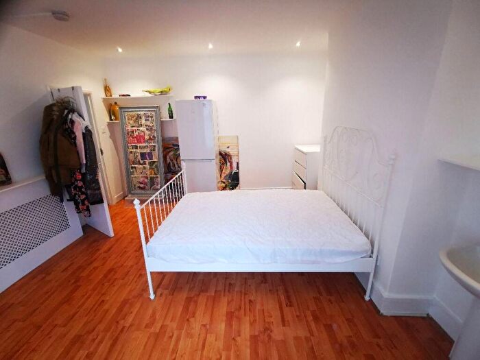 1 Bedroom Flat To Rent In Dalston, Studio, E8