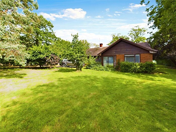 3 Bedroom Bungalow For Sale In Dunt Lane, Hurst, Reading, Berkshire, RG10