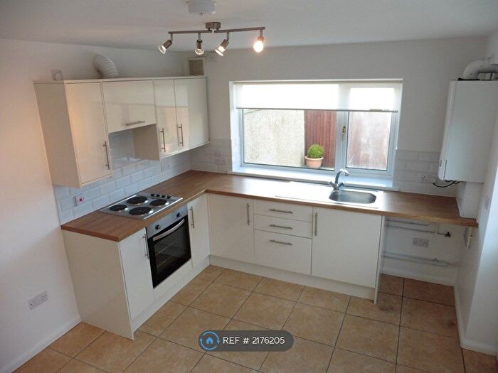 2 Bedroom Flat To Rent In Manselton, Swansea, SA5