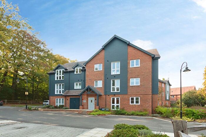 2 Bedroom Flat For Sale In Woodside Close, Bagshot, Surrey, GU19