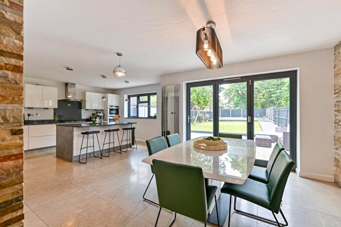 5 Bedroom Semi-Detached House For Sale In Farm Road, Maidenhead, SL6