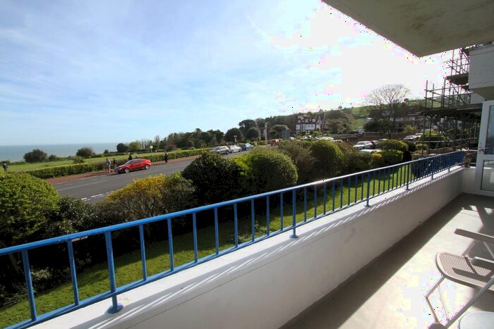 2 Bedroom Flat For Sale In Cliff Road, Eastbourne, BN20