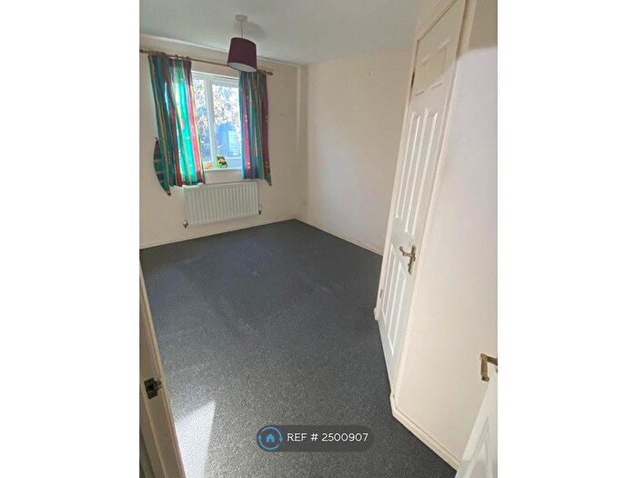2 Bedroom Flat To Rent In Lindisfarne Gardens, Maidstone, ME16