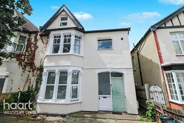 2 Bedroom Flat For Sale In Silverdale Avenue, Westcliff On Sea, SS0