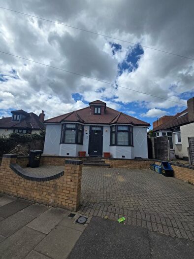 6 Bedroom Bungalow For Sale In Water Lane, Ilford, IG3