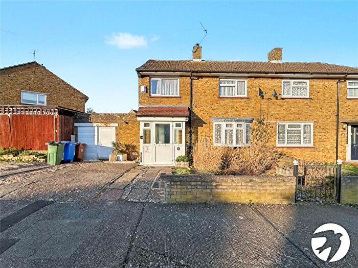 3 Bedroom Semi Detached House For Sale In Kent Avenue, Sittingbourne, Kent, ME10