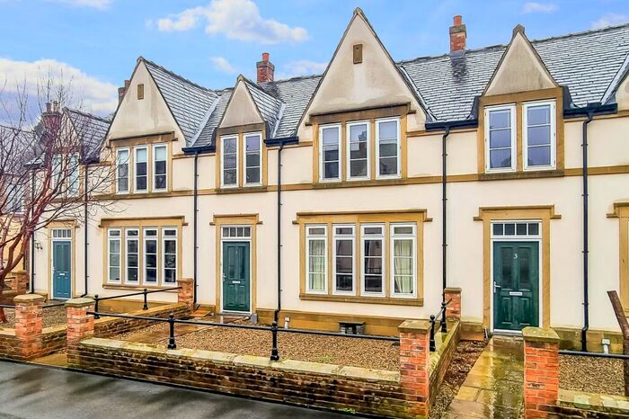 3 Bedroom Town House To Rent In Ostcliffes Court, Ripon, HG4