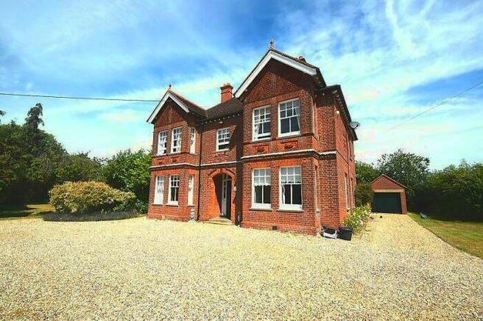 5 Bedroom Detached House To Rent In Mowden Hall Lane, Hatfield Peverel, Chelmsford, CM3