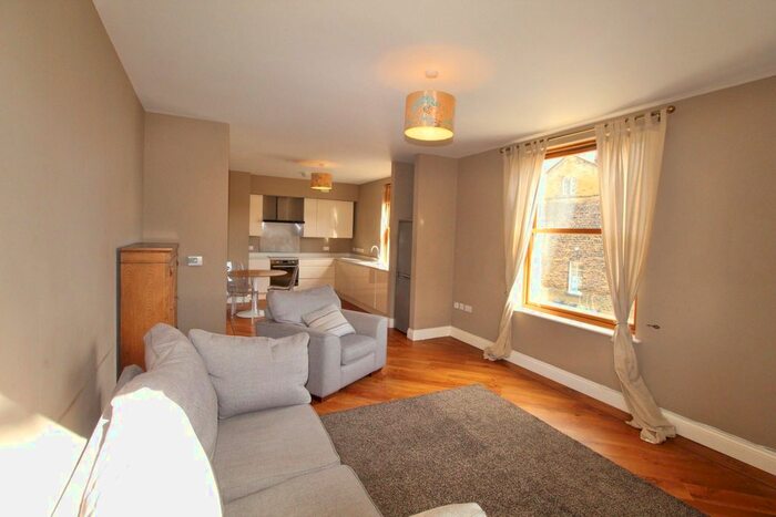 2 Bedroom Flat To Rent In Grosvenor Road, Headingley, Leeds, LS6