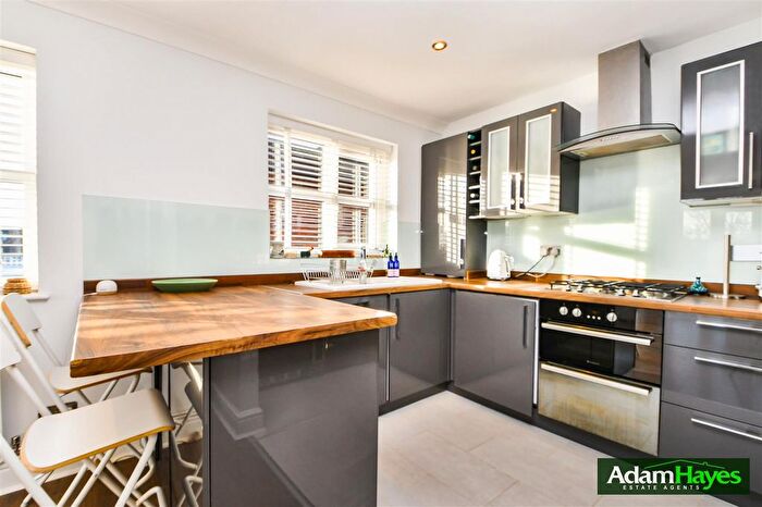 1 Bedroom Flat For Sale In Friern Park, North Finchley, N12