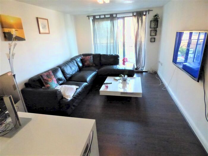 2 Bedroom Flat To Rent In City Gate Apartments, Eastern Avenue, London, IG2