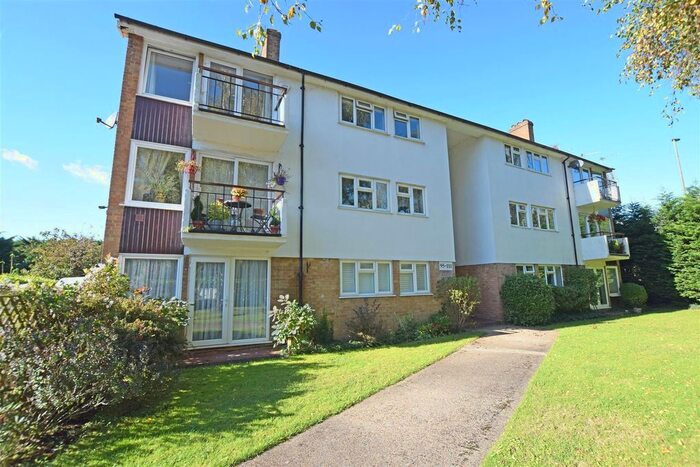 2 Bedroom Flat To Rent In Upper Halliford Road, Shepperton, TW17