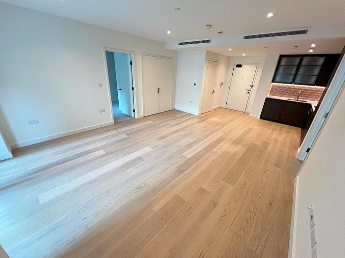 2 Bedroom Flat To Rent In Bonnet Street, London, E16