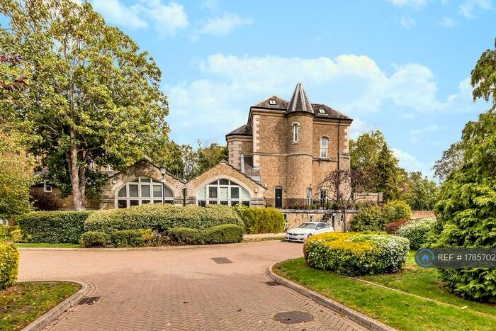 2 Bedroom Flat To Rent In Pump House Close, Bromley, Kent, BR2