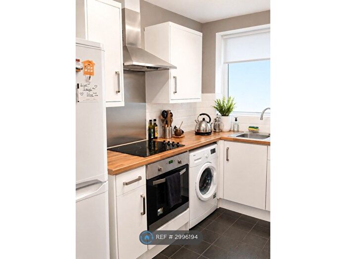 2 Bedroom Flat To Rent In Minster Court, Liverpool, L7