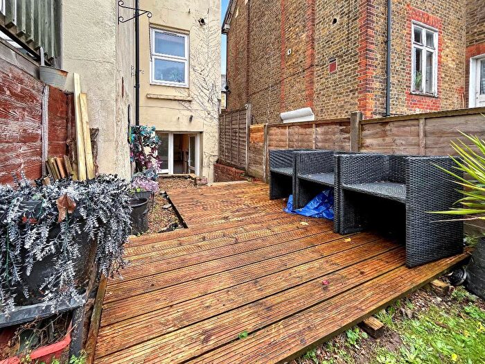 2 Bedroom Flat For Sale In Heathfield Road, Croydon, CR0