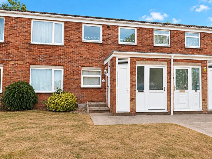 2 Bedroom Flat For Sale In Hawthorn Chase, Lincoln, LN2