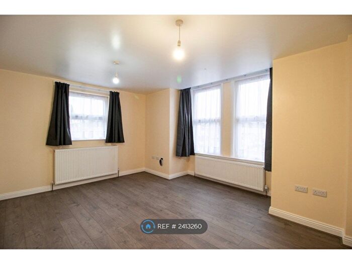2 Bedroom Flat To Rent In High Street North, London, E12