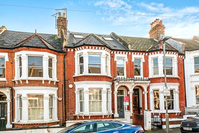 2 Bedroom Garage / Parking For Sale In Bramfield Road, London, SW11