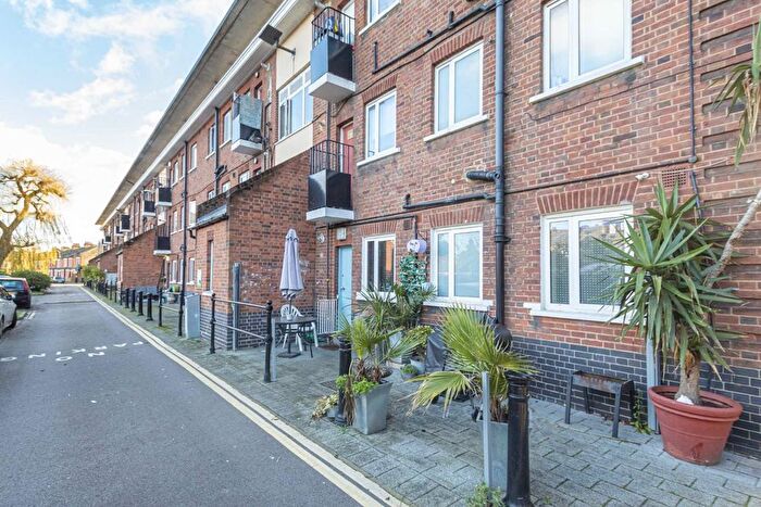 2 Bedroom Flat To Rent In Brooks Road, London, W4