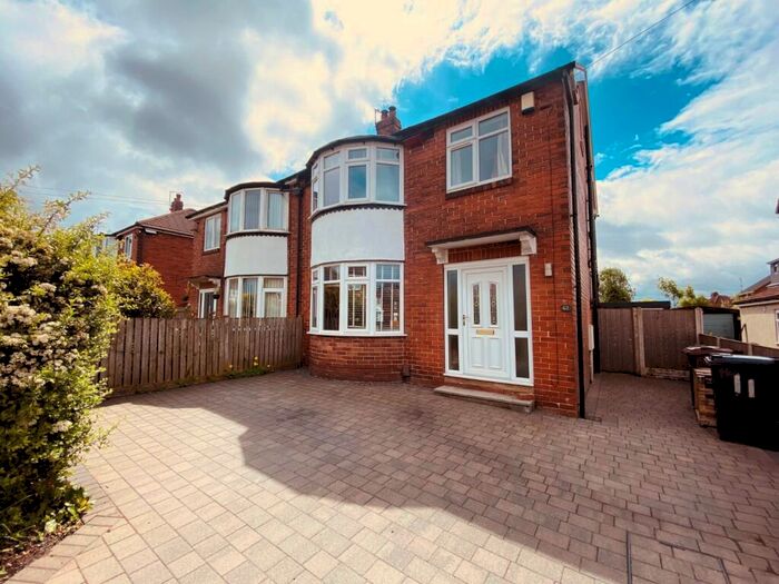 4 Bedroom Semi-Detached House To Rent In Gledhow Park Avenue, Leeds, West Yorkshire, LS7