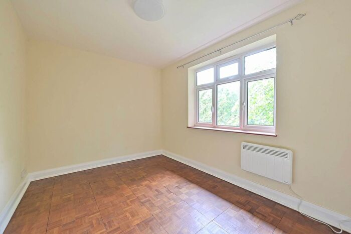 2 Bedroom Flat To Rent In The Downs, Wimbledon, London, SW20