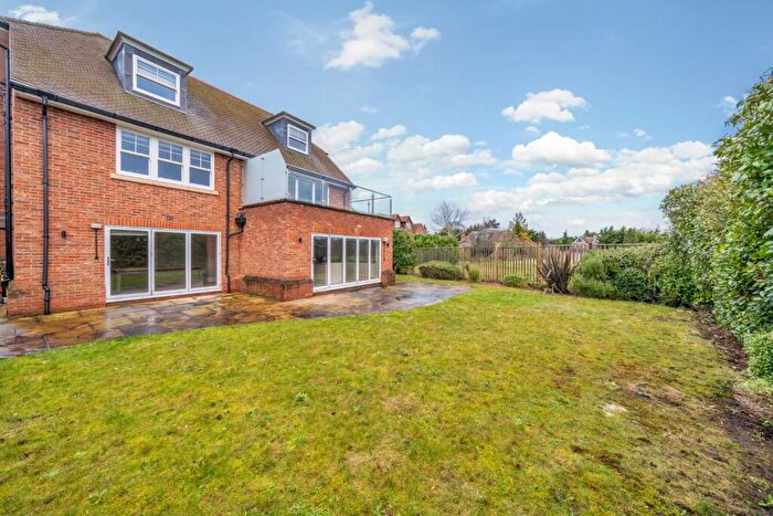 5 Bedroom Detached House For Sale In Dorneywood Close, Burnham, SL1