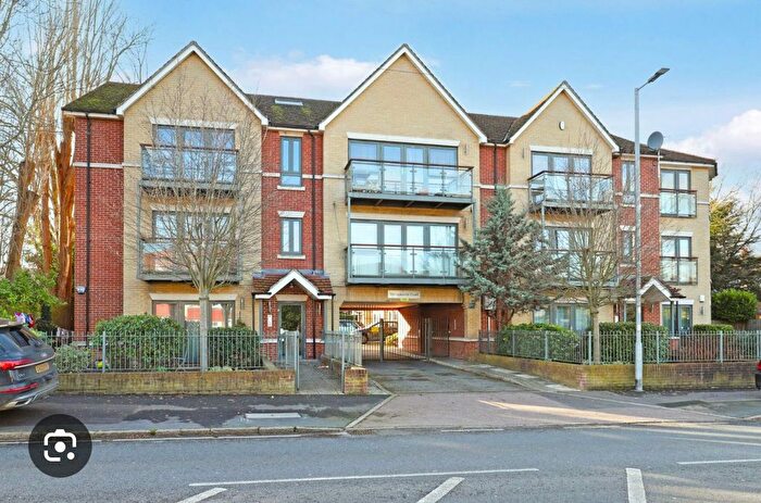 2 Bedroom Flat To Rent In Buckhurst Way, Buckhurst Hill, IG9