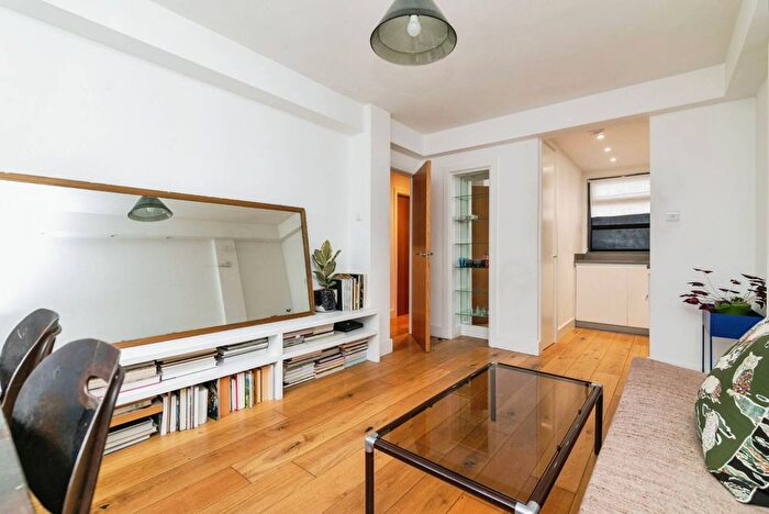 2 Bedroom Flat To Rent In Turner Street, Whitechapel, London, E1