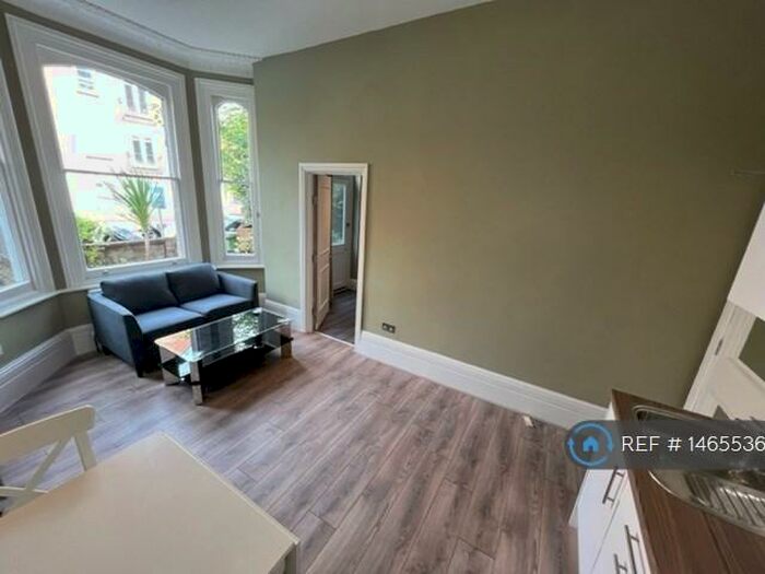 1 Bedroom Flat To Rent In Malwood Road, London, SW12