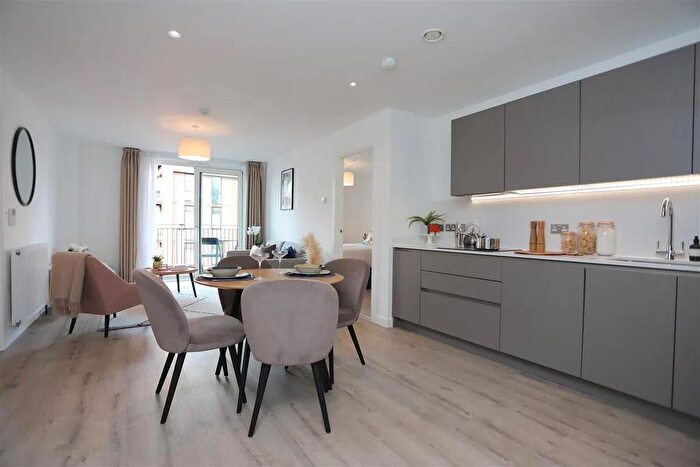 2 Bedroom Flat To Rent In Nelson Walk, Bromley By Bow, E3