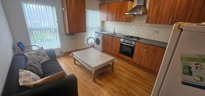 3 Bedroom Apartment To Rent In Belle Vue Road, Leeds, West Yorkshire, LS3